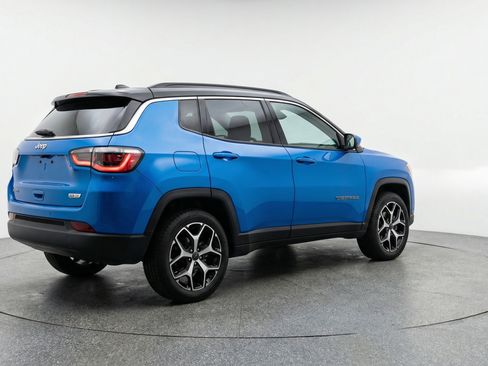 Used 2025 Jeep Compass Limited image 9