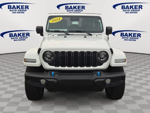 Used 2024 Jeep Wrangler Unlimited w/ Convenience Group AWD/4WD image 9