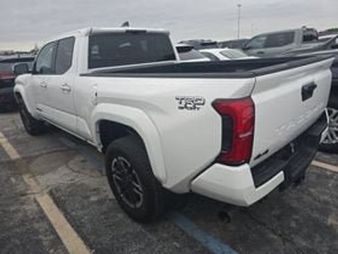Used 2024 Toyota Tacoma TRD Sport AWD/4WD image 4