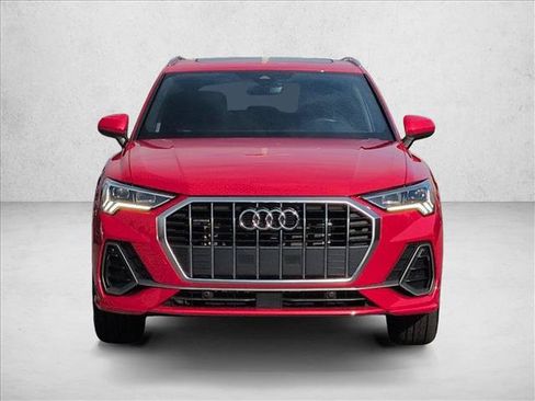 Used 2025 Audi Q3 2.0T Premium AWD/4WD image 2