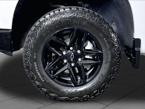 Used 2025 Chevrolet Silverado 1500 Custom Trail Boss AWD/4WD image 11