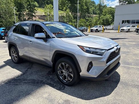 Used 2022 Toyota RAV4 XLE Premium AWD/4WD image 7