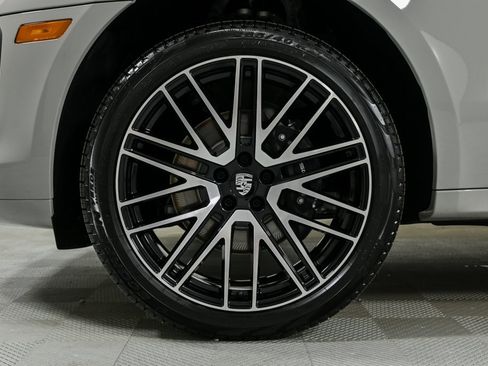 New 2026 Porsche Macan image 38