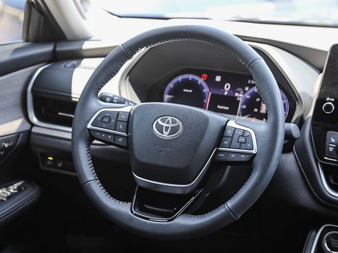 Used 2026 Toyota Grand Highlander AWD image 15