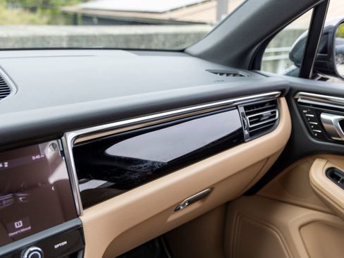 Certified 2023 Porsche Macan AWD/4WD image 42