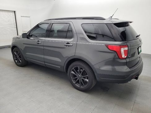 Used 2018 Ford Explorer XLT w/ Equipment Group 202A AWD/4WD image 3