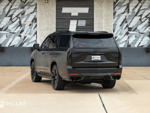 Used 2025 Cadillac Escalade V w/ LPO, ONYX Package AWD/4WD image 11