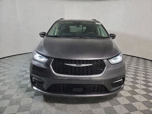 Used 2022 Chrysler Pacifica Touring-L image 2