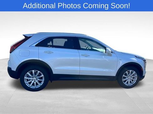 Used 2023 Cadillac XT4 Luxury w/ Cold Weather Package AWD/4WD image 8