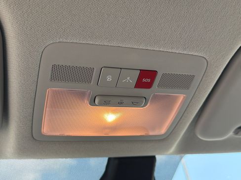 Certified 2025 Hyundai Venue Limited FWD image 33