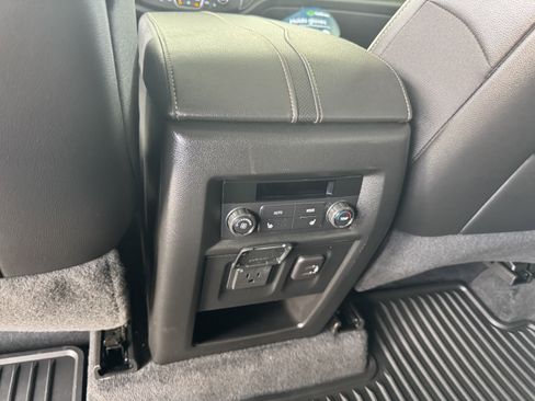 Used 2023 Chevrolet Traverse Premier image 15