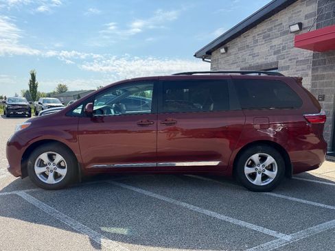 Used 2017 Toyota Sienna LE FWD image 6