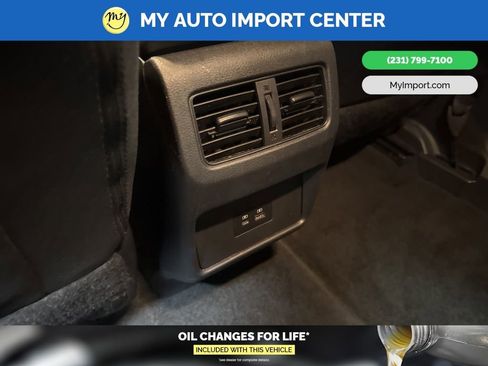 Used 2022 Nissan Rogue SV image 27