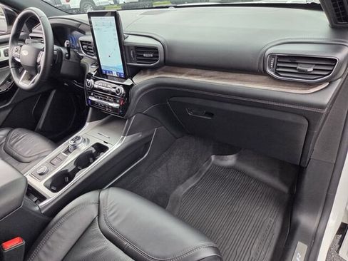 Used 2021 Ford Explorer Platinum w/ Equipment Group 601A AWD/4WD image 19
