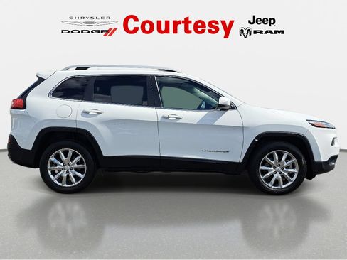 Used 2017 Jeep Cherokee Limited AWD/4WD image 3