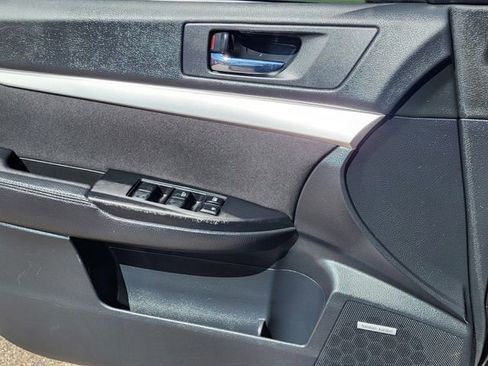 Used 2010 Subaru Outback 2.5i Premium image 13