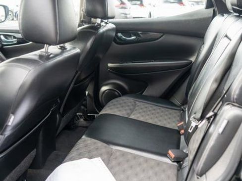 Used 2022 Nissan Rogue Sport SV w/ Technology Package image 12