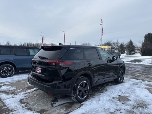 Used 2024 Nissan Rogue SV image 9