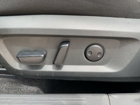 Used 2025 Nissan Rogue SV FWD image 11