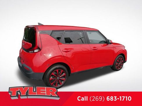 Used 2022 Kia Soul LX image 8