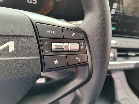 Used 2025 Kia K4 LXS image 24