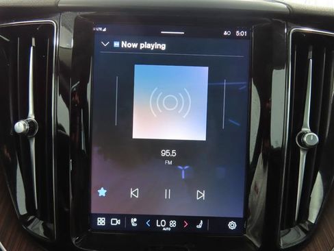 Used 2023 Volvo XC60 B5 Plus AWD/4WD image 19