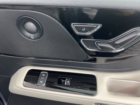 Certified 2025 Lincoln Aviator Reserve w/ Illumination Package image 28