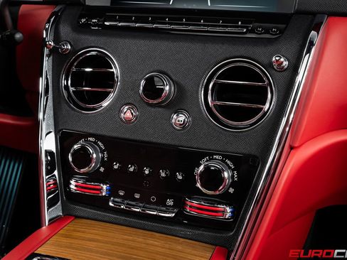Used 2023 Rolls-Royce Cullinan w/ Cullinan Package AWD/4WD image 32