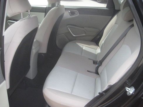 Used 2023 Kia Soul LX w/ LX Technology Package FWD image 6