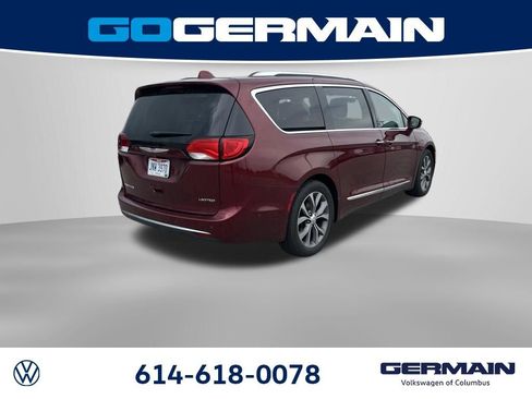 Used 2018 Chrysler Pacifica Limited w/ Tire & Wheel Group FWD image 9