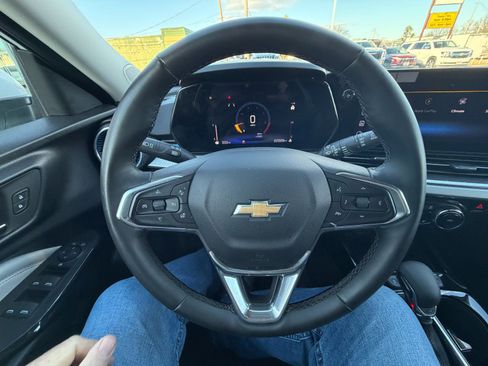 Certified 2025 Chevrolet Trax LT w/ LT Convenience Package image 10