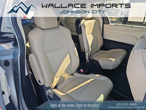Used 2021 Toyota Sienna XLE image 25