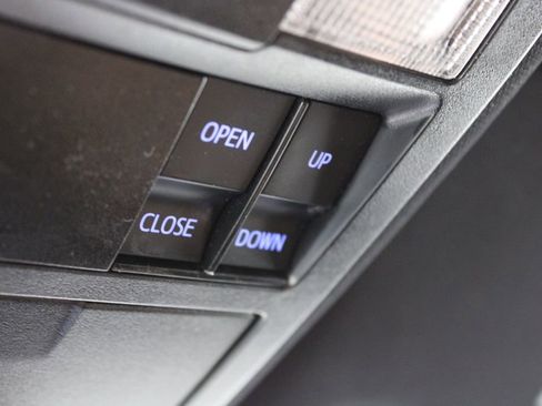 Used 2016 Toyota Tacoma Limited image 35