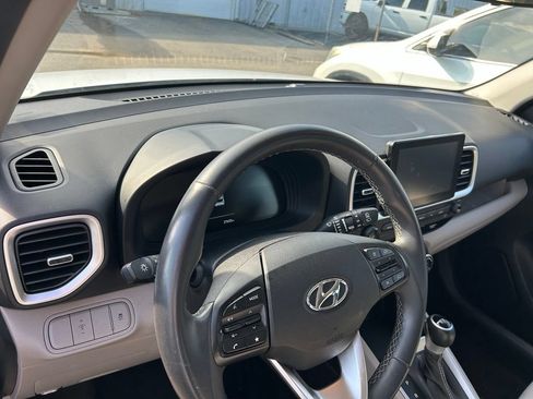 Used 2025 Hyundai Venue SEL FWD image 10