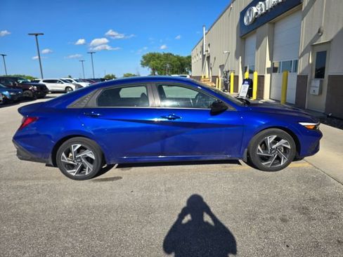 Used 2025 Hyundai Elantra Sport FWD image 2