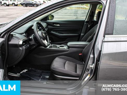 Used 2025 Nissan Altima 2.5 SV FWD image 16