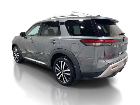 Used 2023 Nissan Pathfinder Platinum AWD/4WD image 2