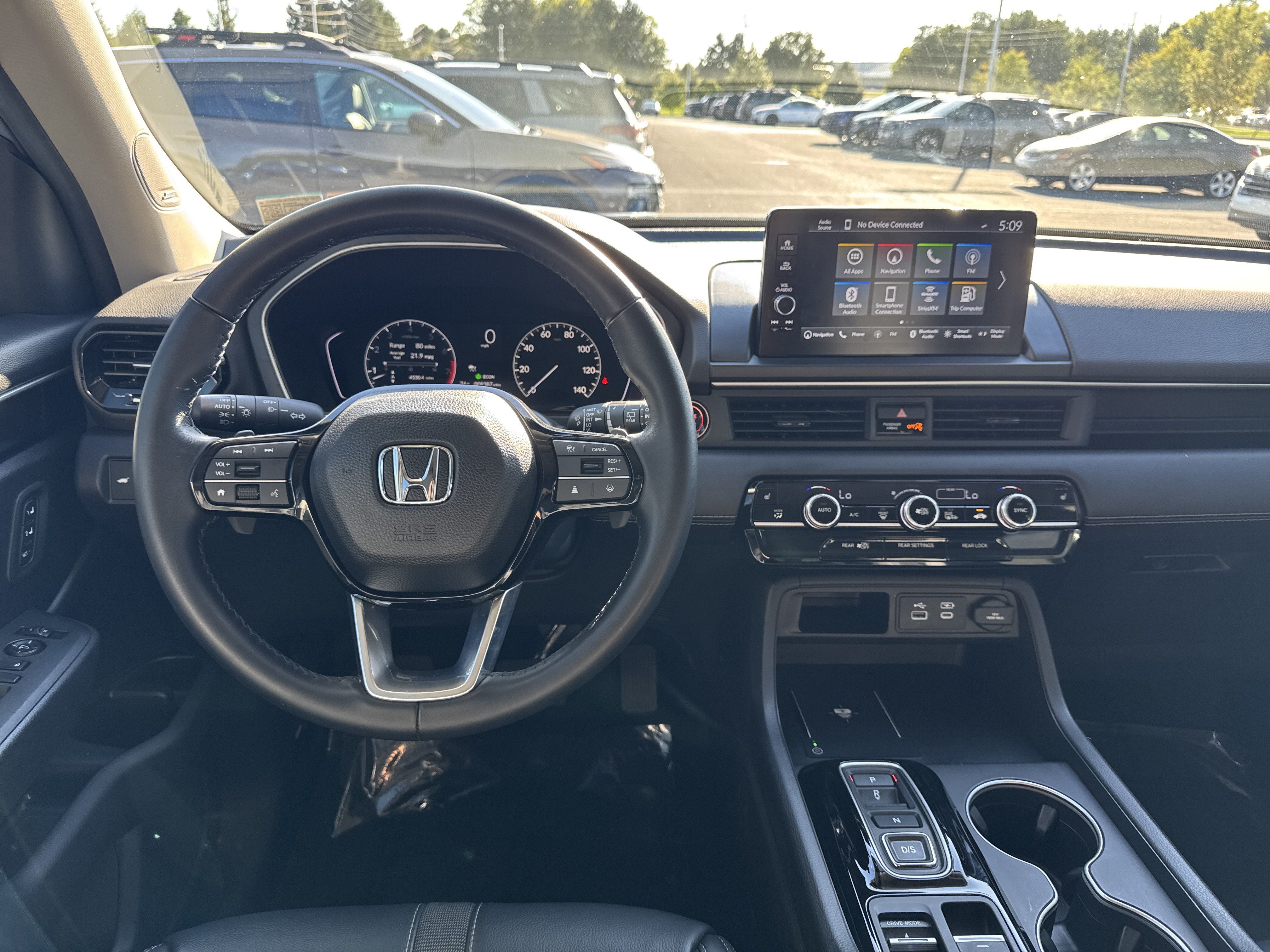 Used 2025 Honda Pilot Touring image 2