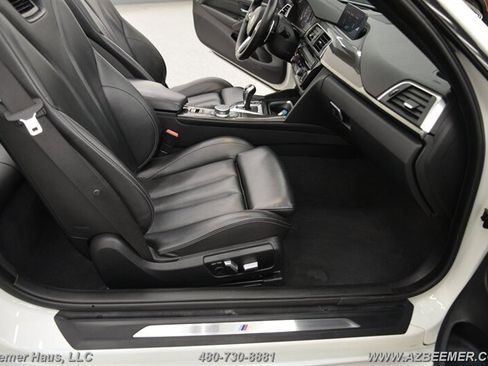 Used 2018 BMW M4 Convertible image 17