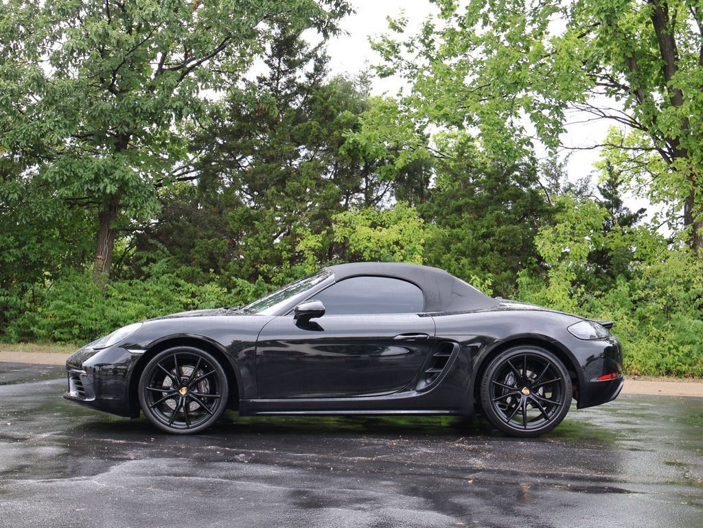 Used 2024 Porsche 718 Boxster RWD image 2