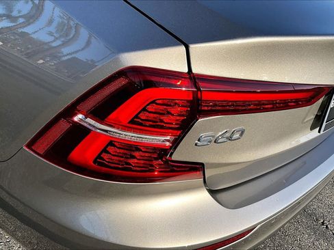 Used 2020 Volvo S60 T5 Momentum image 28