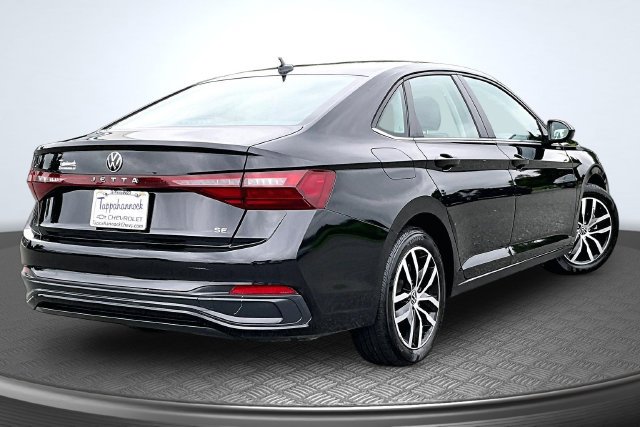 Used 2025 Volkswagen Jetta SE FWD image 6