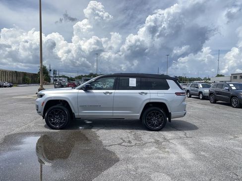 Used 2023 Jeep Grand Cherokee L Summit AWD/4WD image 5