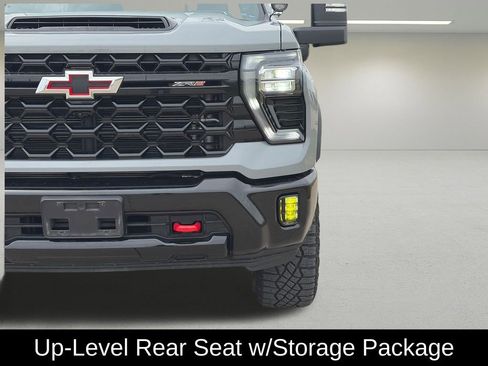 Used 2024 Chevrolet Silverado 2500 ZR2 w/ Technology Package AWD/4WD image 3