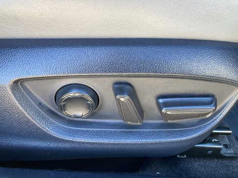 Used 2022 Toyota Avalon Limited image 37