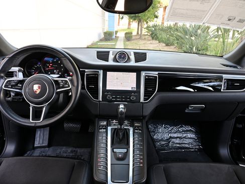 Used 2018 Porsche Macan Sport Edition AWD/4WD image 12