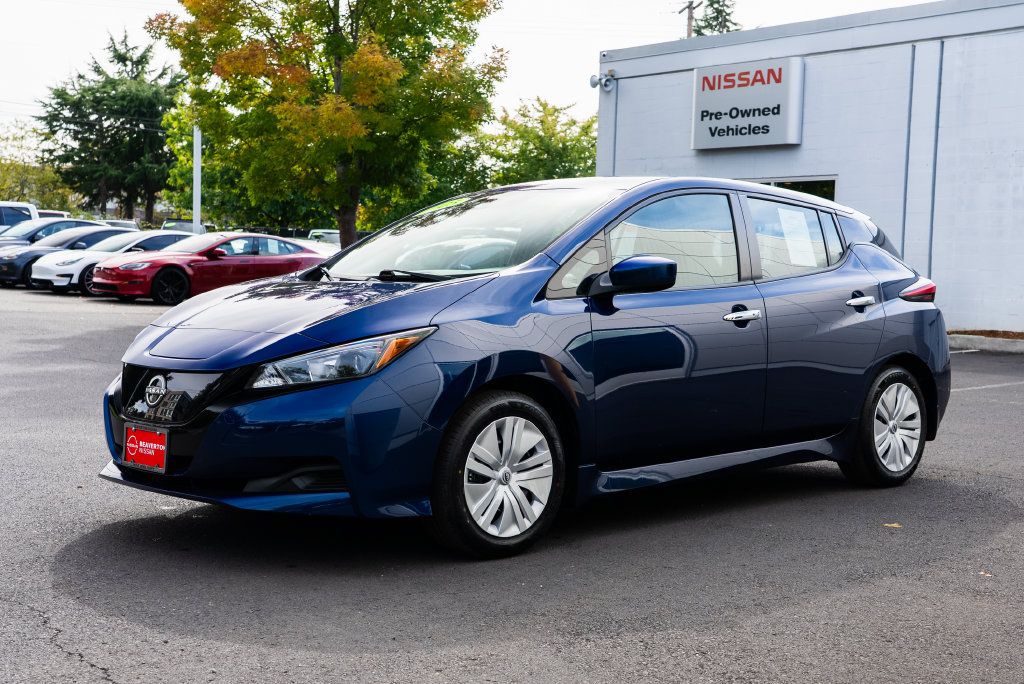 Used 2025 Nissan Leaf S FWD image 3