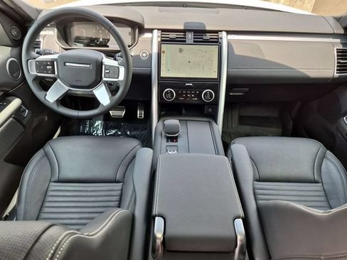 Used 2025 Land Rover Discovery Dynamic SE AWD/4WD image 12