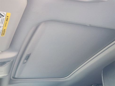 Used 2021 Toyota RAV4 XLE Premium image 20