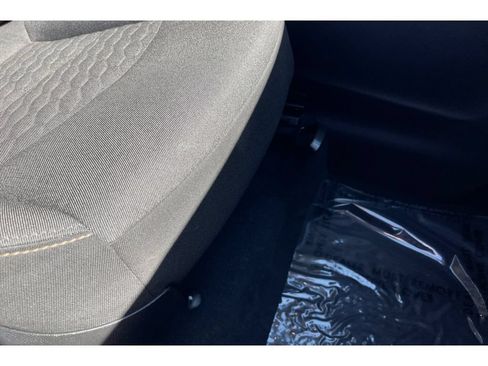 Used 2021 Chevrolet Equinox LT FWD image 23